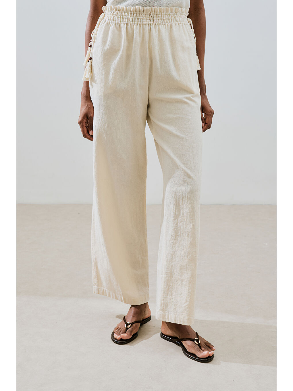 Bej Dokulu Bağlamalı Pantolon Natural-5