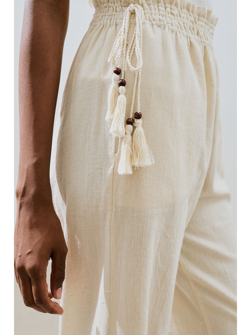 Bej Dokulu Bağlamalı Pantolon Natural-6