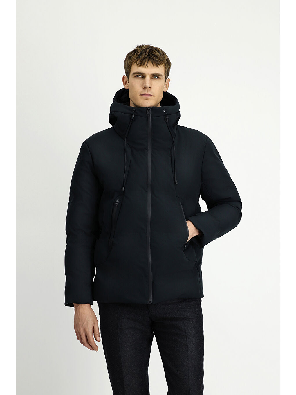 Siyah Kapüşonlu Şişme Spor Mont