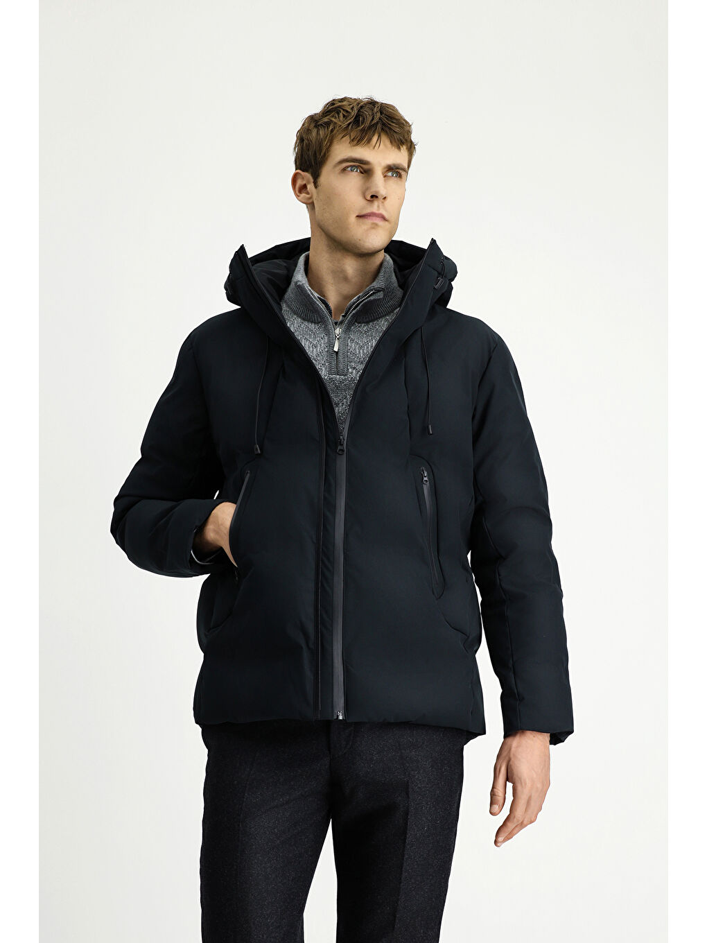 Siyah Kapüşonlu Şişme Spor Mont-3