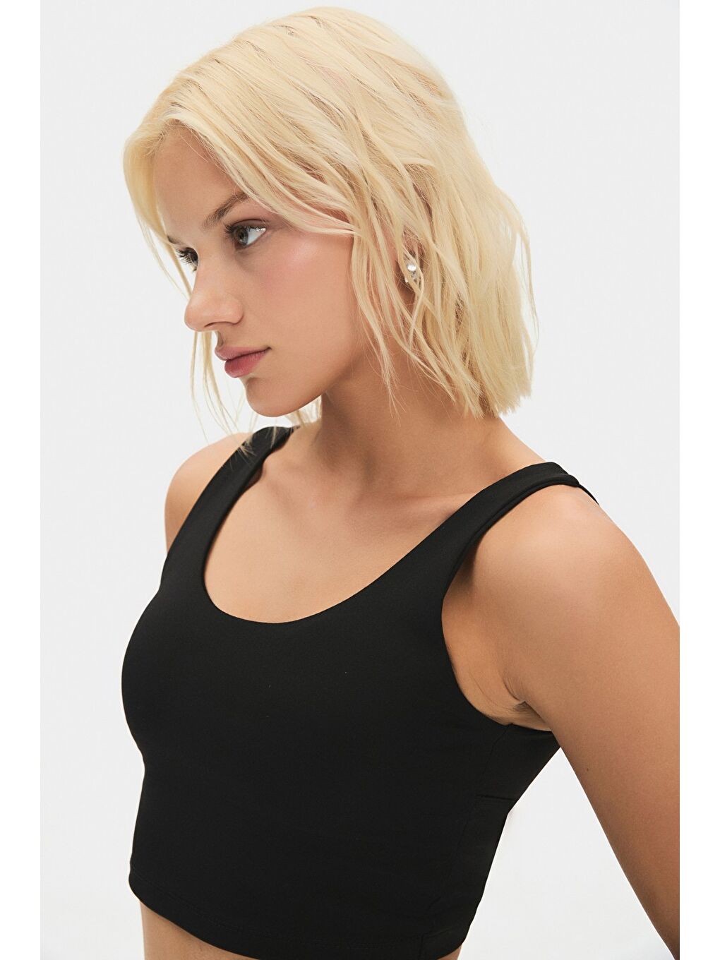 Kadın Siyah Hafif Destekli Sırt Detaylı Kaplı Spor Sütyeni-4