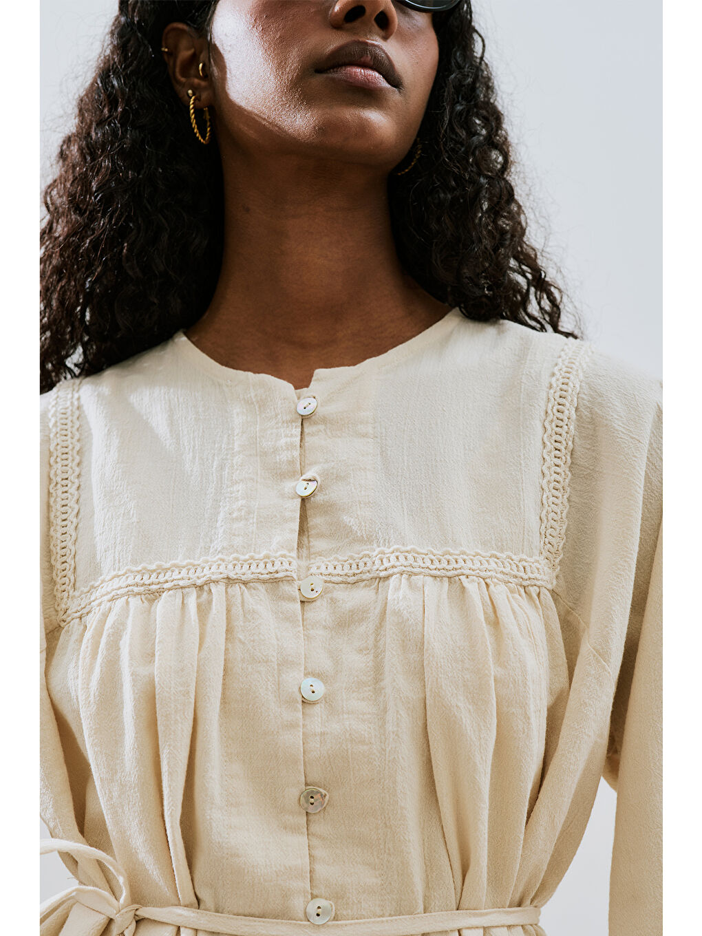 Bej Dokulu İşlemeli Gömlek Natural-4