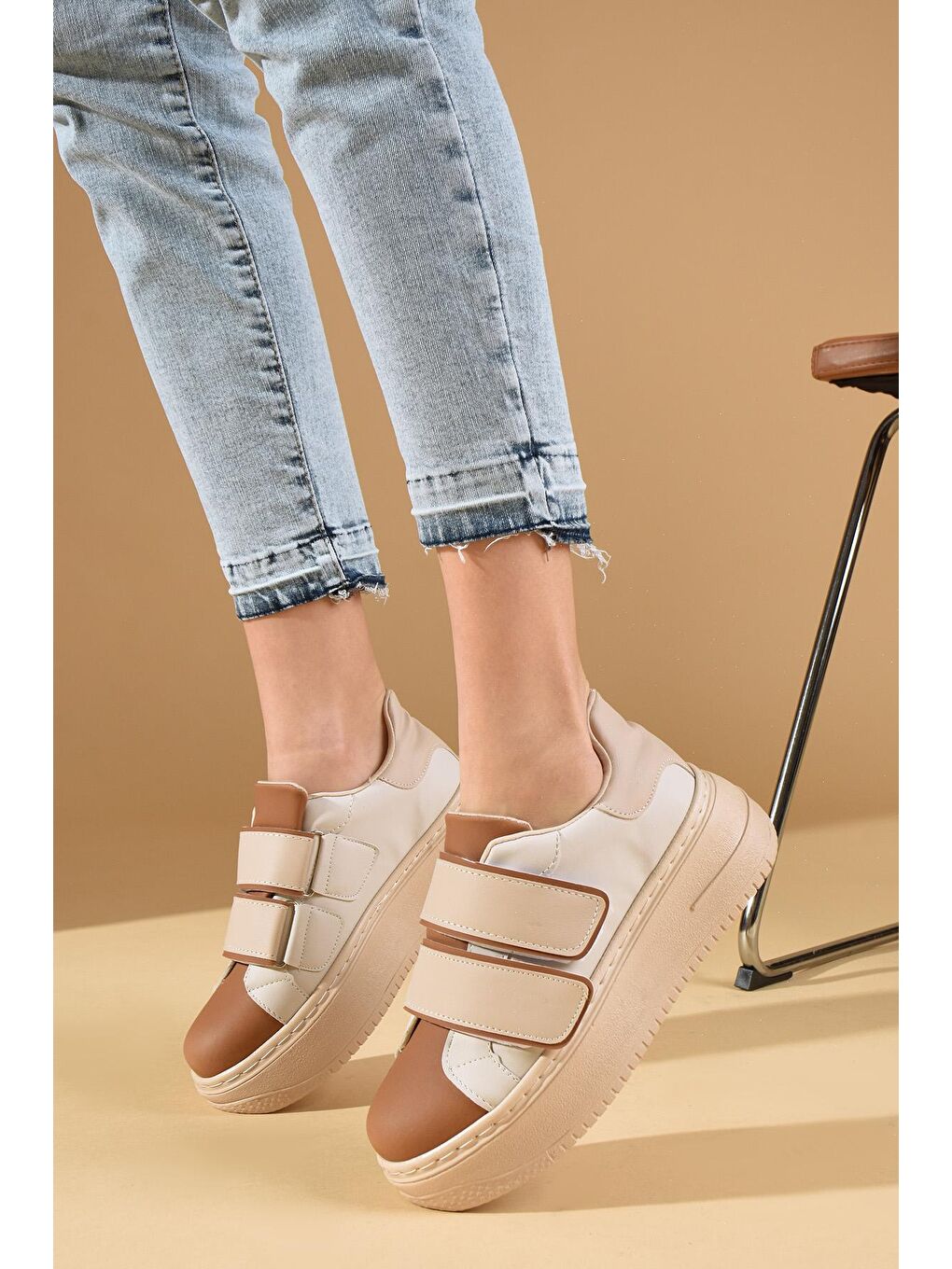 Kahverengi Cırtlı Yüksek Taban Kadın Sneakers 001-8181-23