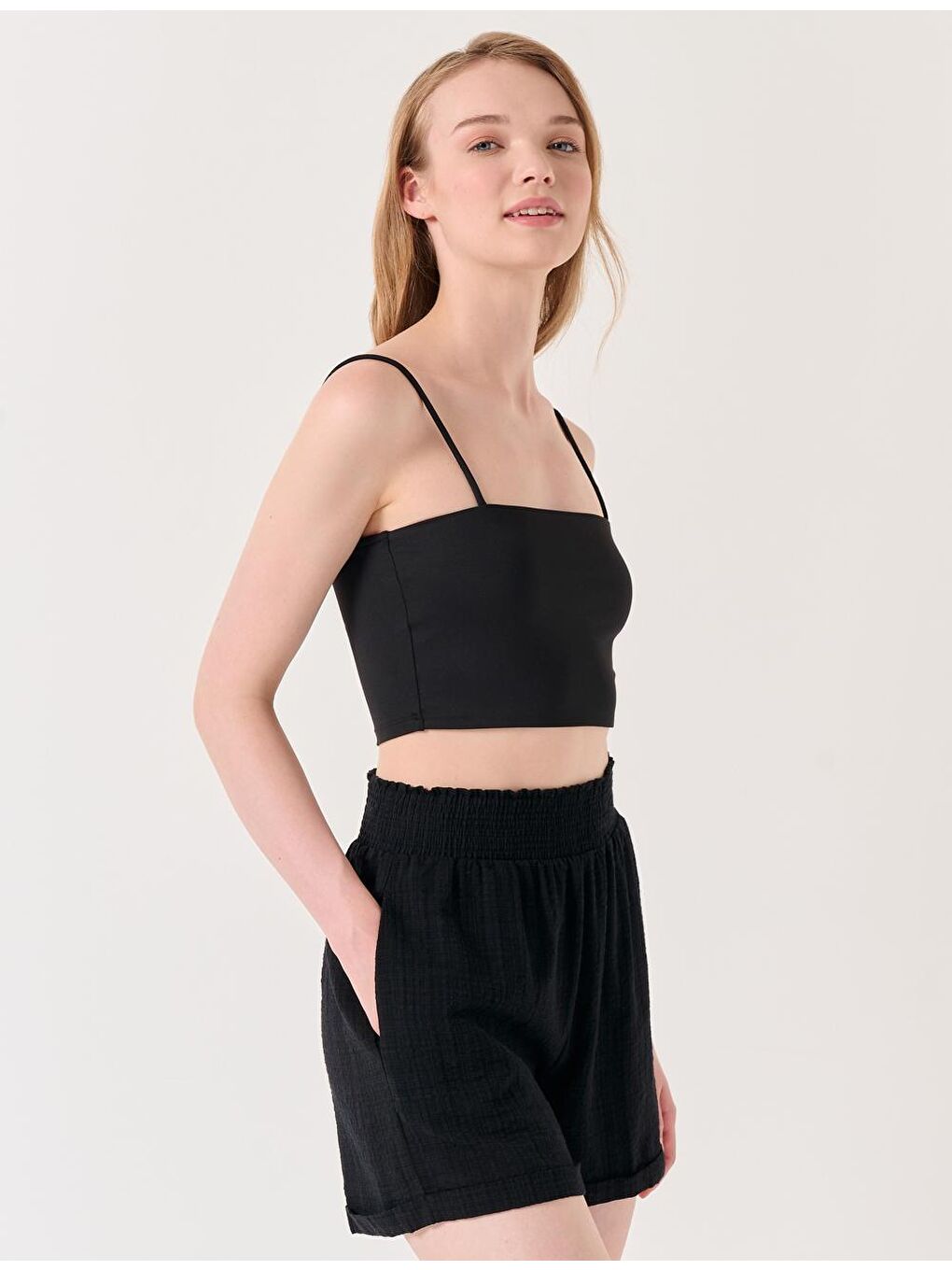 Siyah Bol Kesim Yüksek Bel Dokuma Şort-2