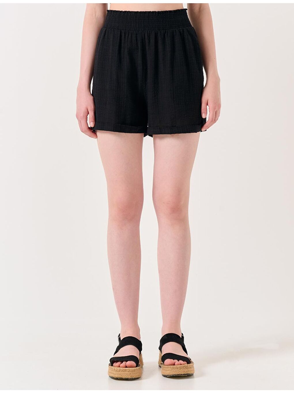 Siyah Bol Kesim Yüksek Bel Dokuma Şort-4