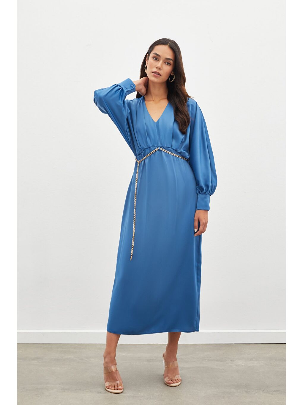 Zincir Kemerli Saten Elbise - İndigo-3