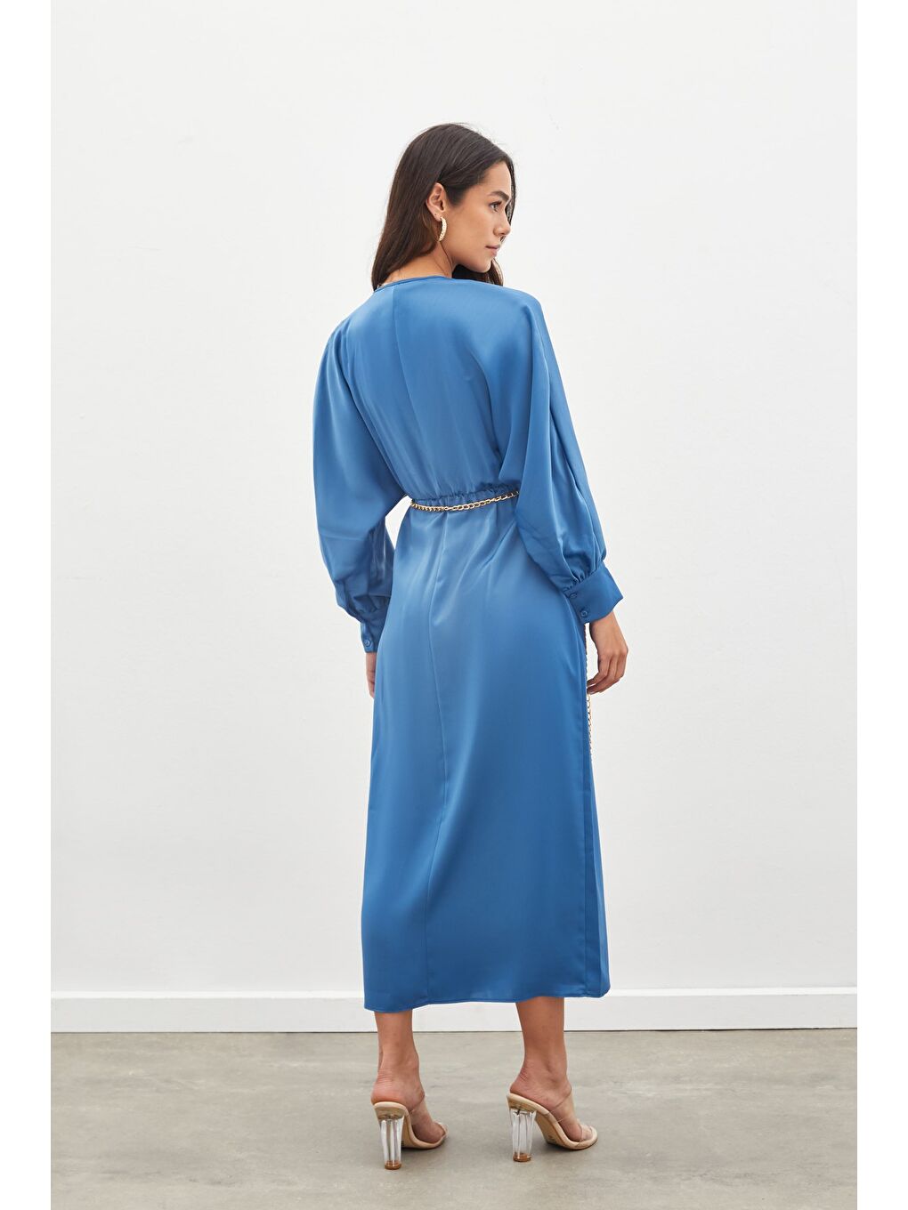 Zincir Kemerli Saten Elbise - İndigo-7