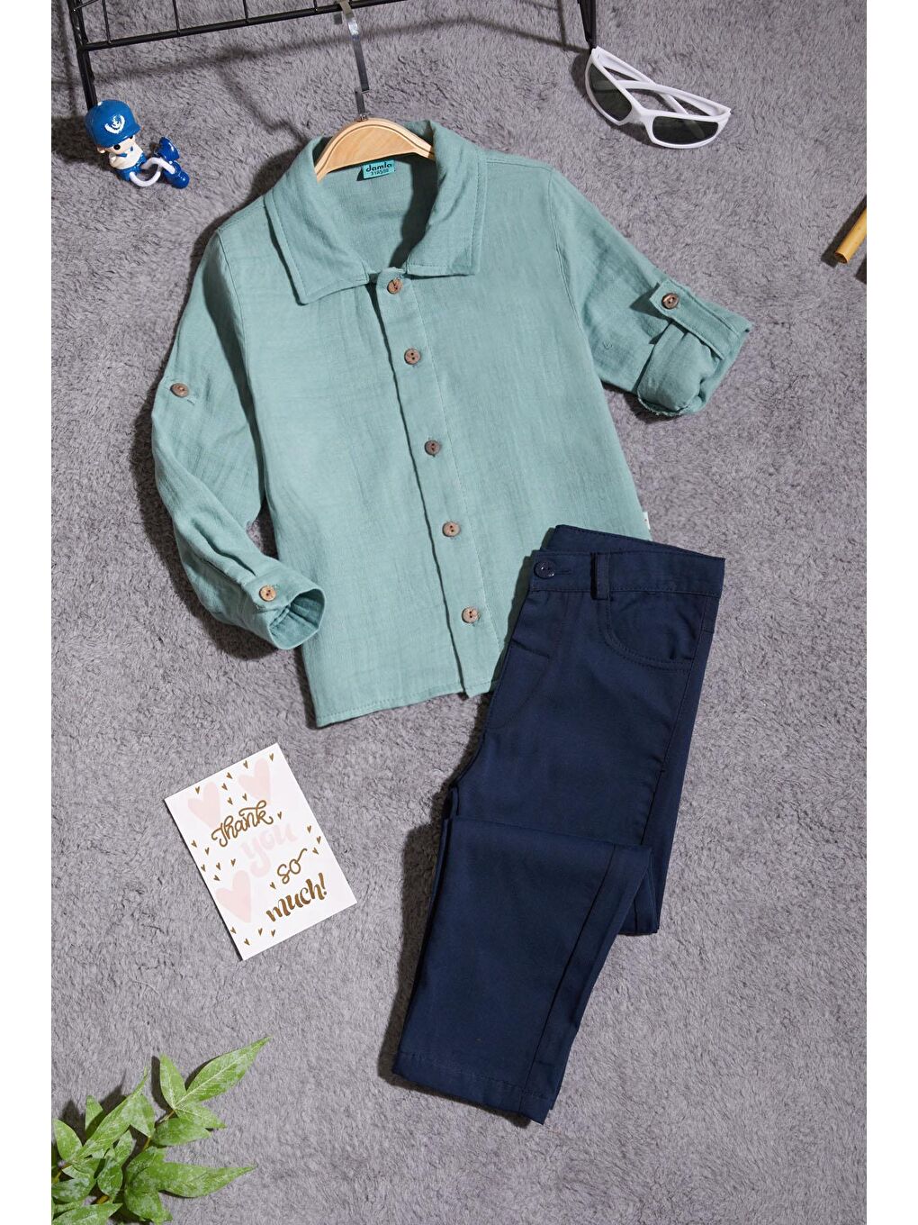 Yeşil Gömlekli Erkek Çocuk Takım Elbise 15434