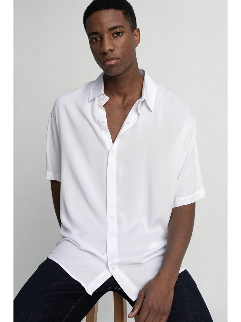 Beyaz Tudors Relax Fit  Kısa Kol Düz Viskon Erkek Gömlek