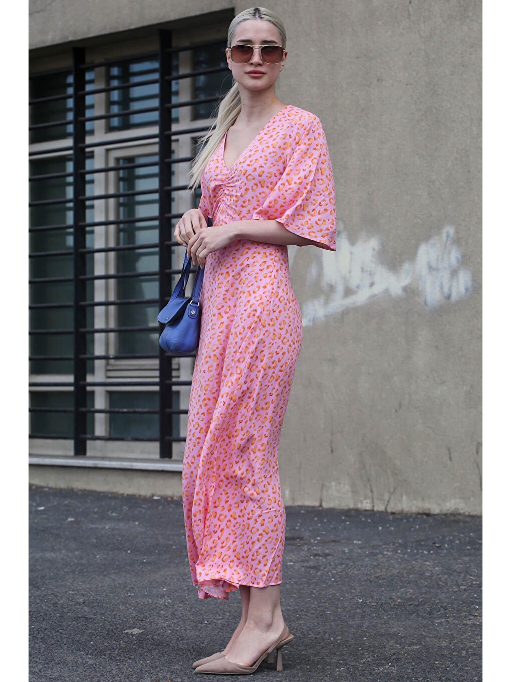 Pembe Desenli V Yaka Midi Elbise Mg1797-2