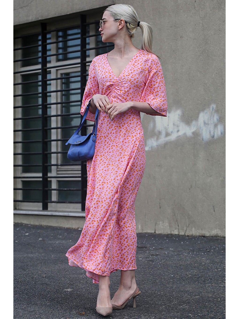 Pembe Desenli V Yaka Midi Elbise Mg1797-3