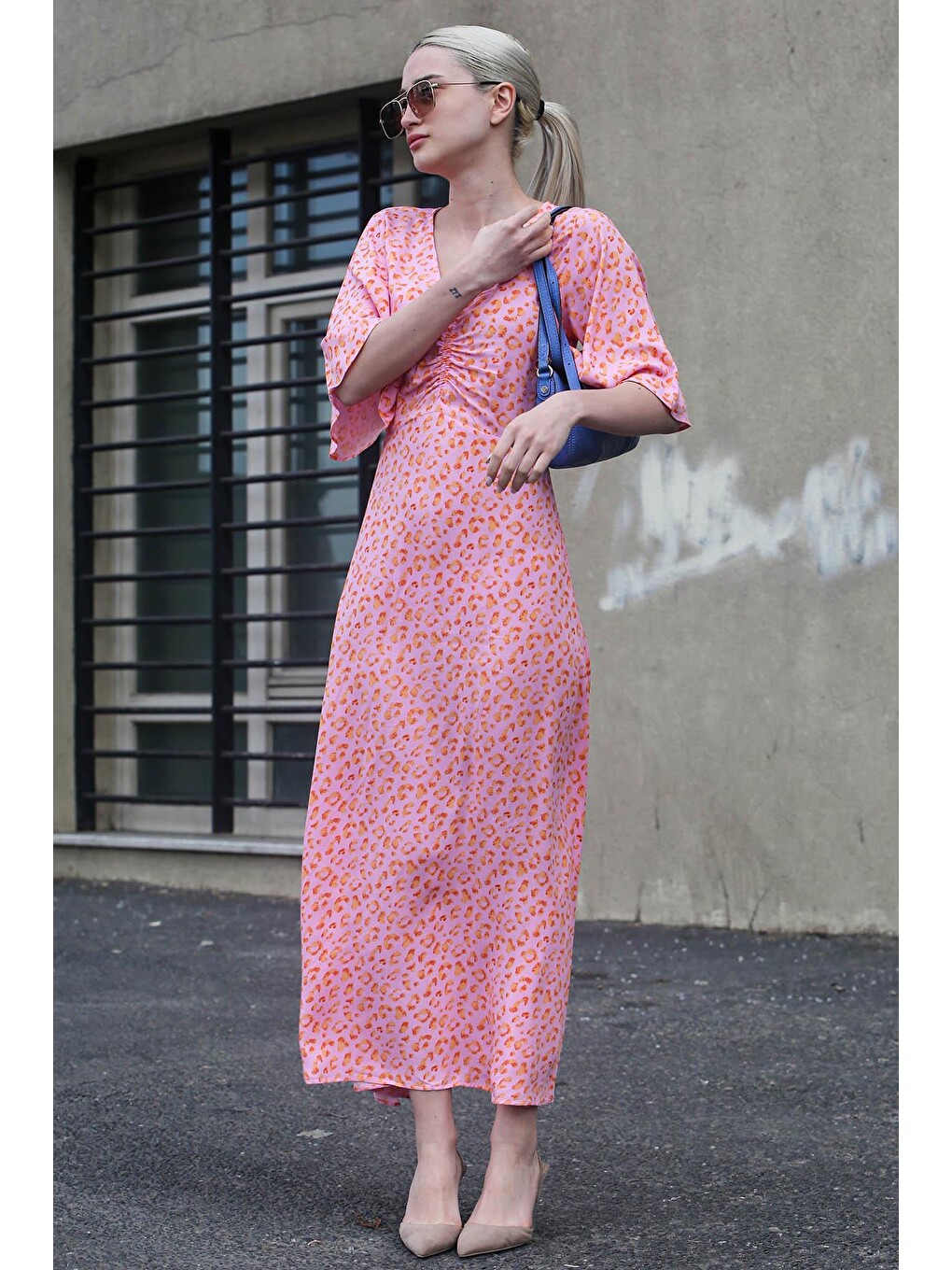 Pembe Desenli V Yaka Midi Elbise Mg1797-4