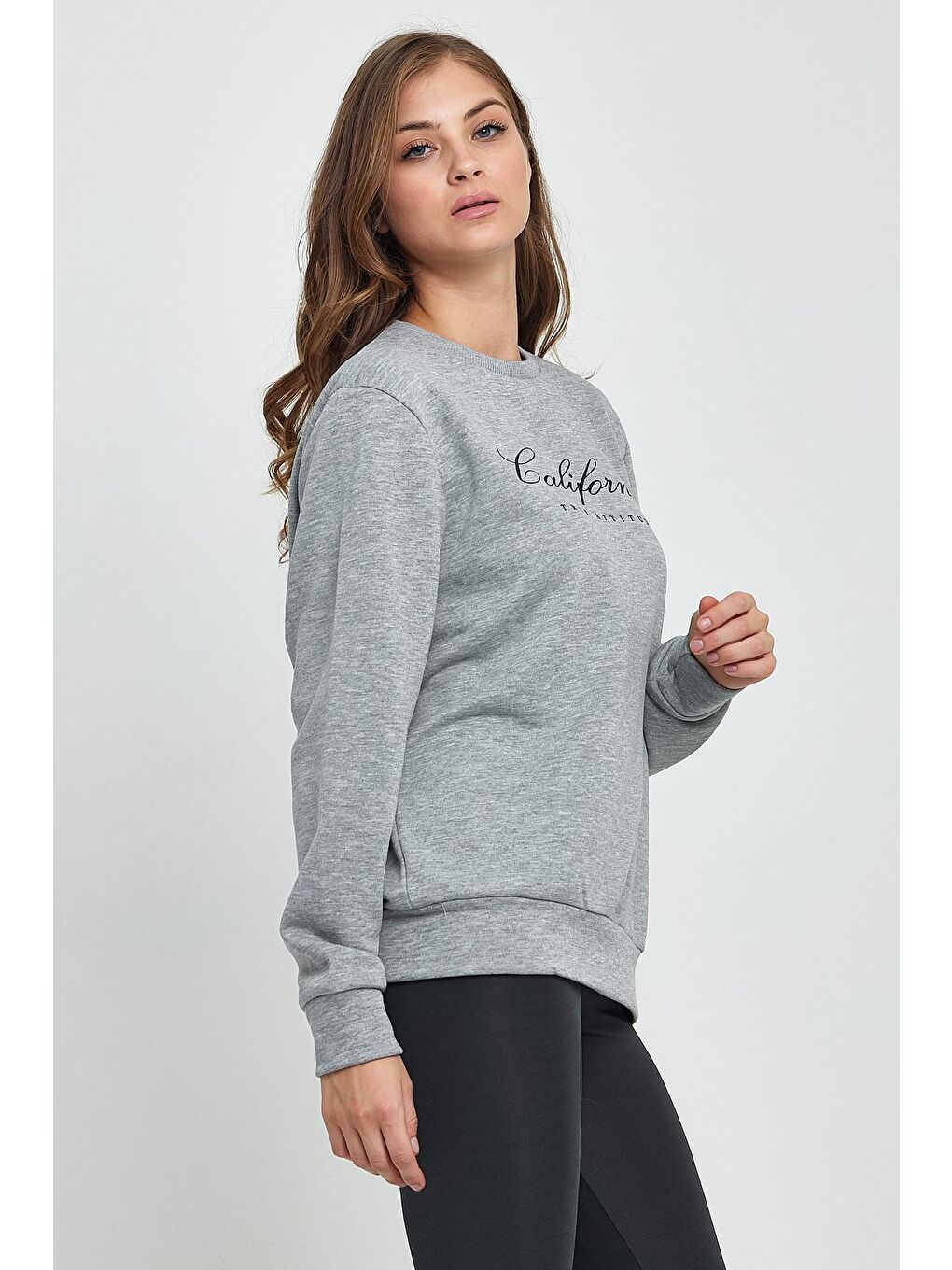 Gri Kadın Bisiklet Yaka Rahat Kalıp İçi Polarlı 3 iplik Californıa Baskılı Swetashırt-3