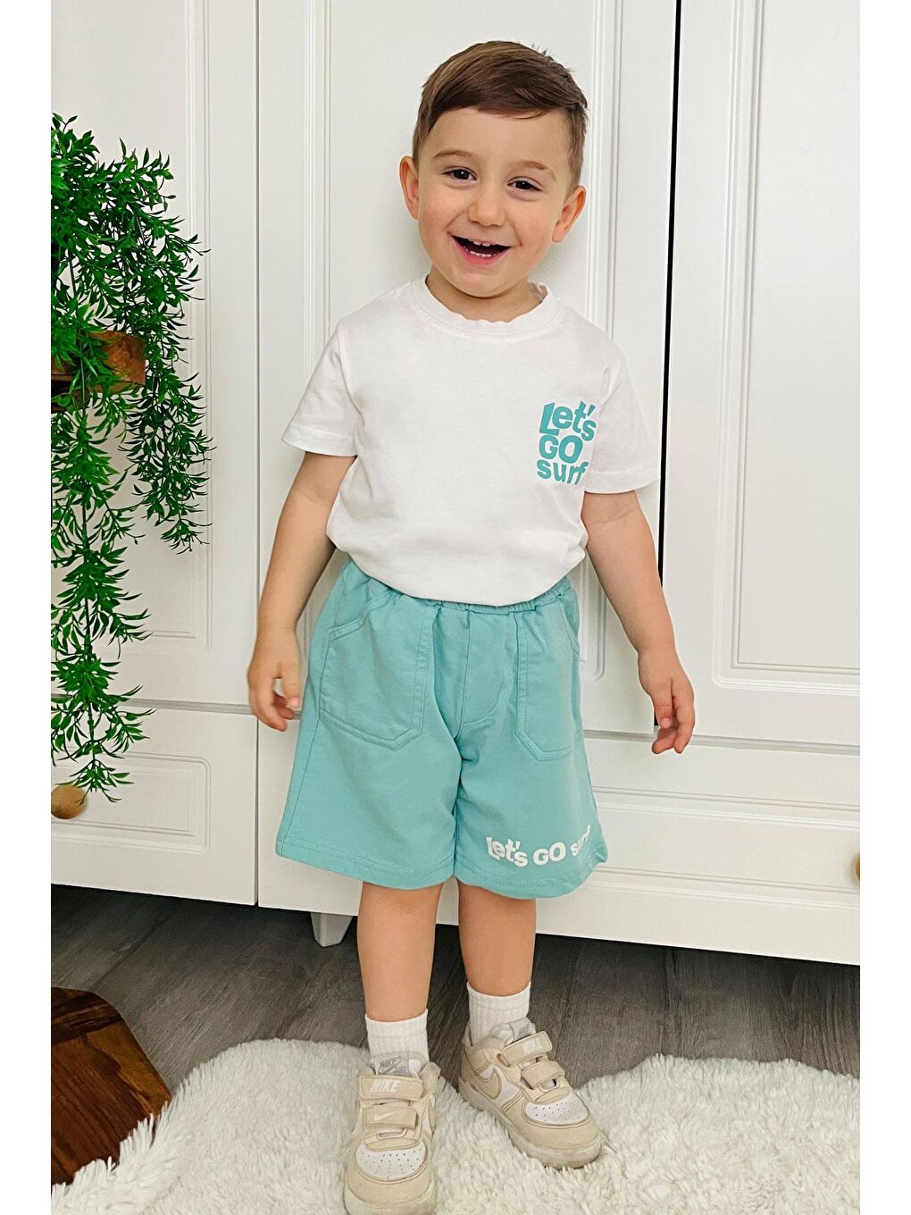 Erkek Çocuk Şortlu Takım Sırt Kısmı Sörfçü Dinozor Baskılı Ekru (3-6 Yaş)