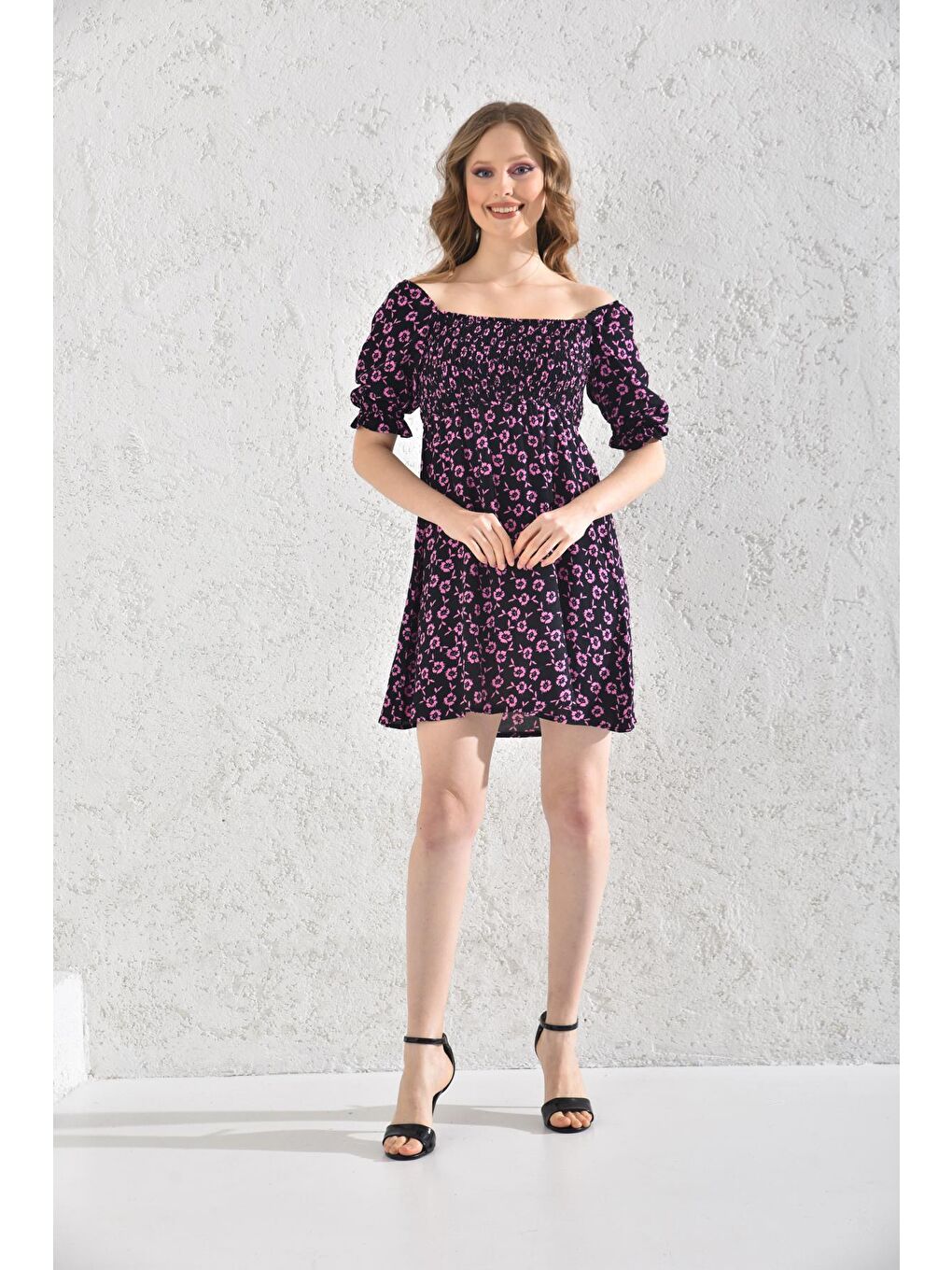 Pembe Kadın Çiçekli Kısa Elbise