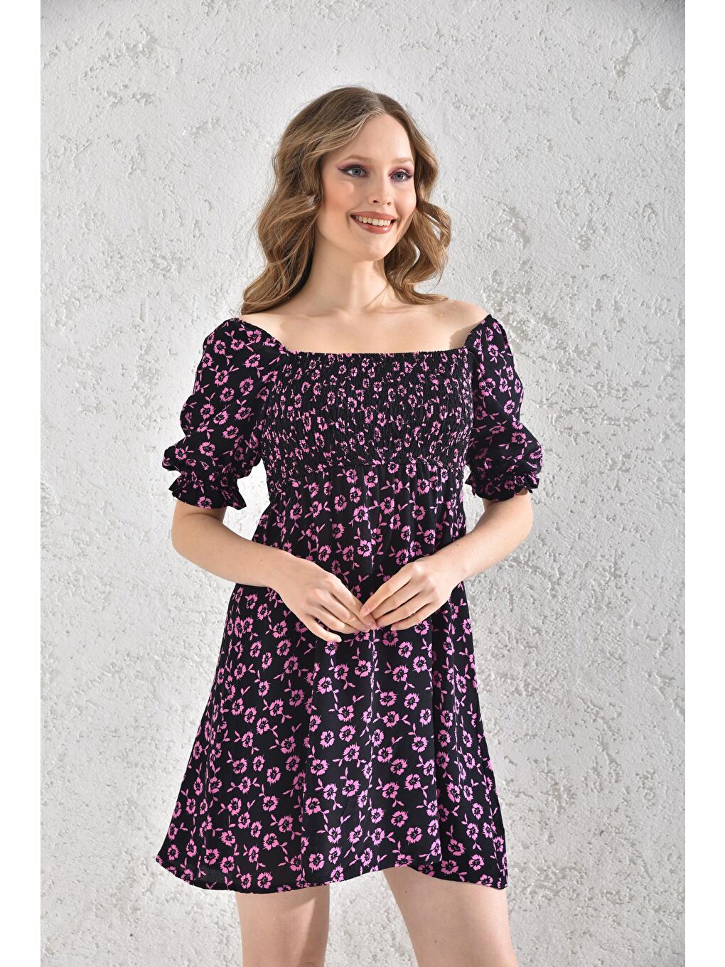 Pembe Kadın Çiçekli Kısa Elbise-3