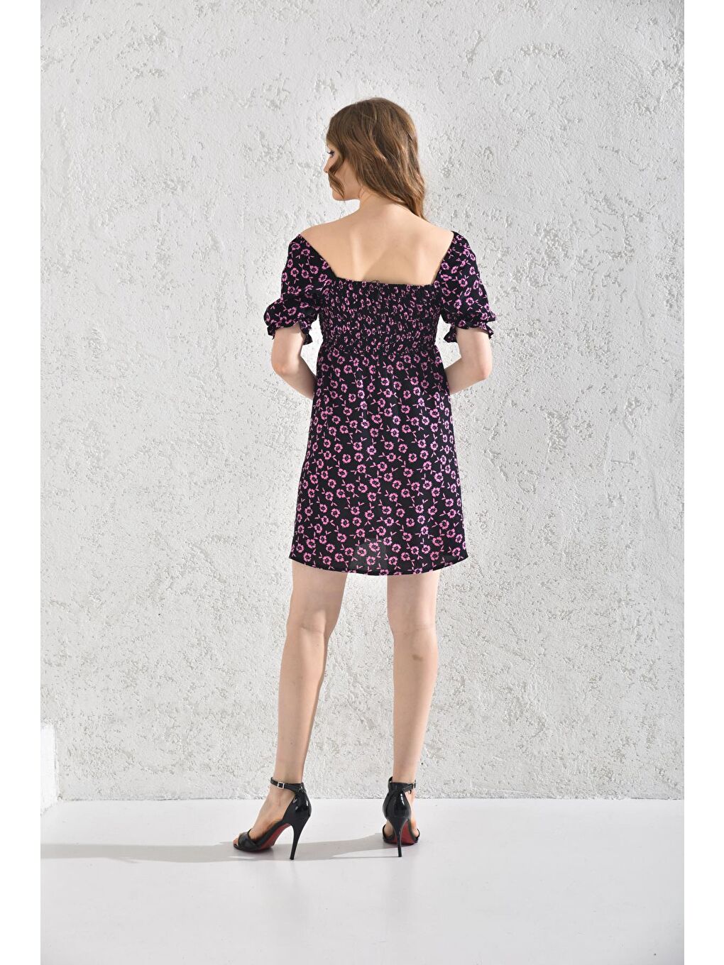 Pembe Kadın Çiçekli Kısa Elbise-4