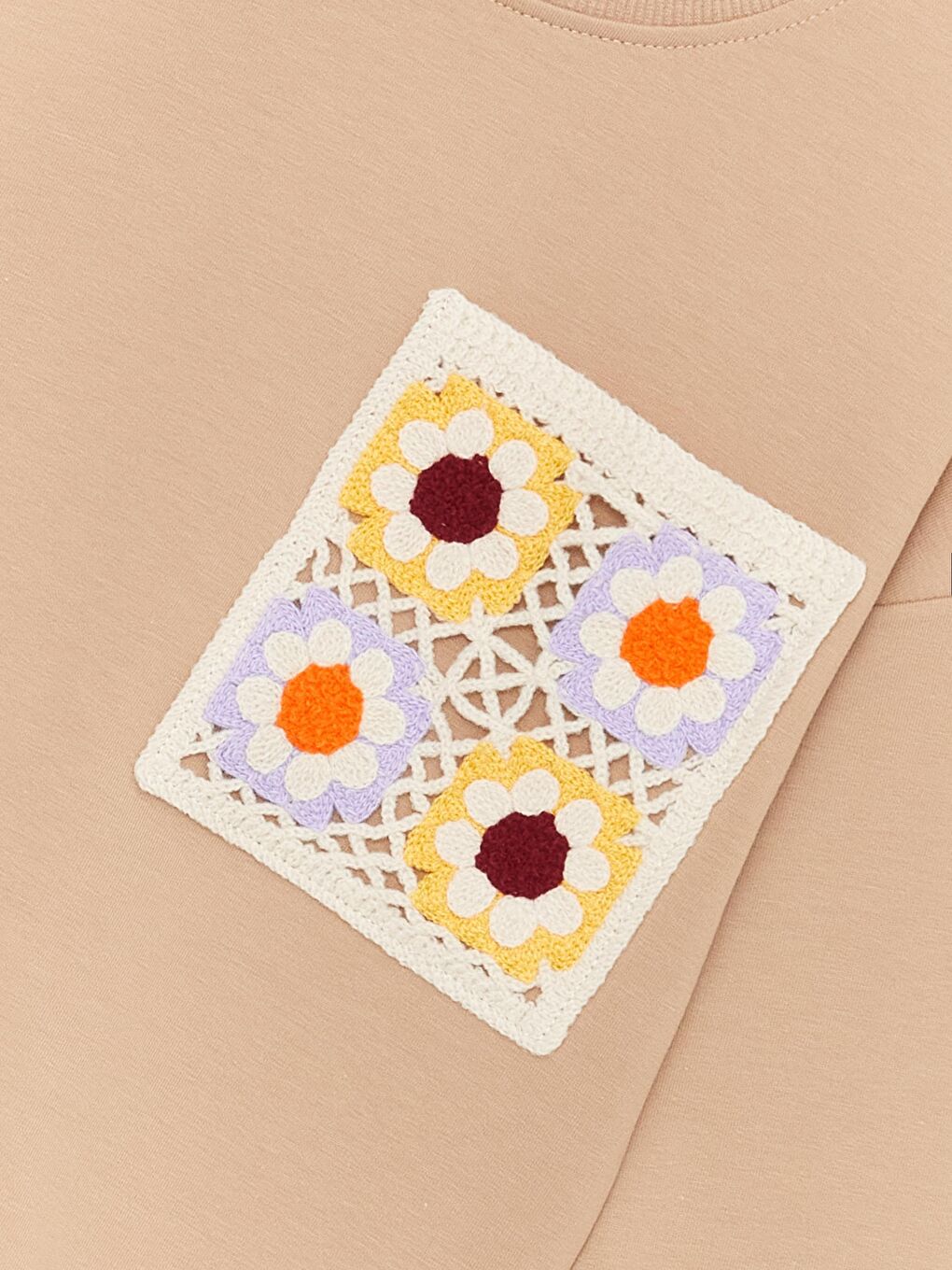 Bej Kız Çocuk Çiçek Cepli Nakışlı SweatShirt-2
