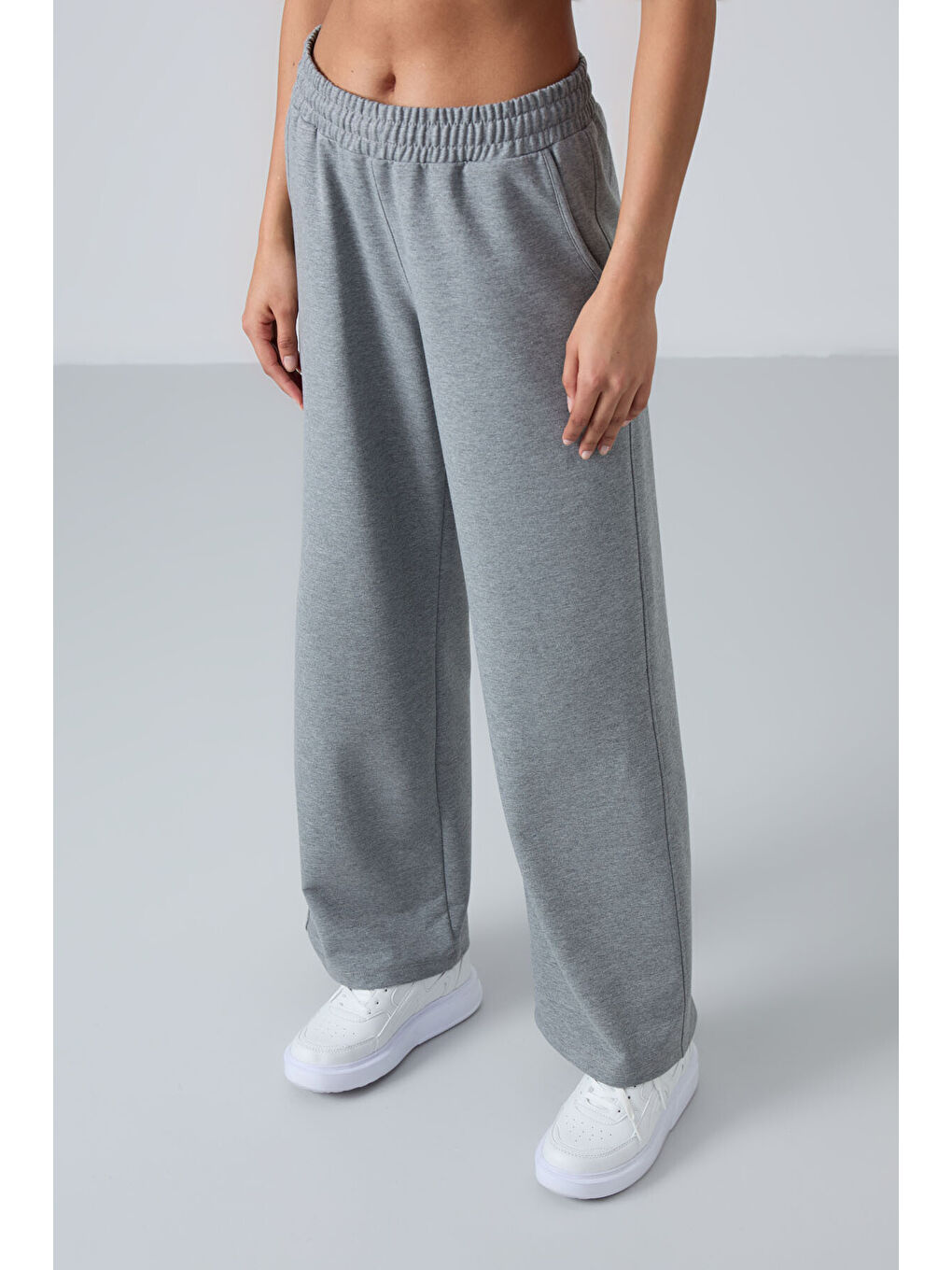 Gri Melanj Yüksek Bel Cepli Rahat Form Geniş Paça Kadın Eşofman Alt - 94567-3