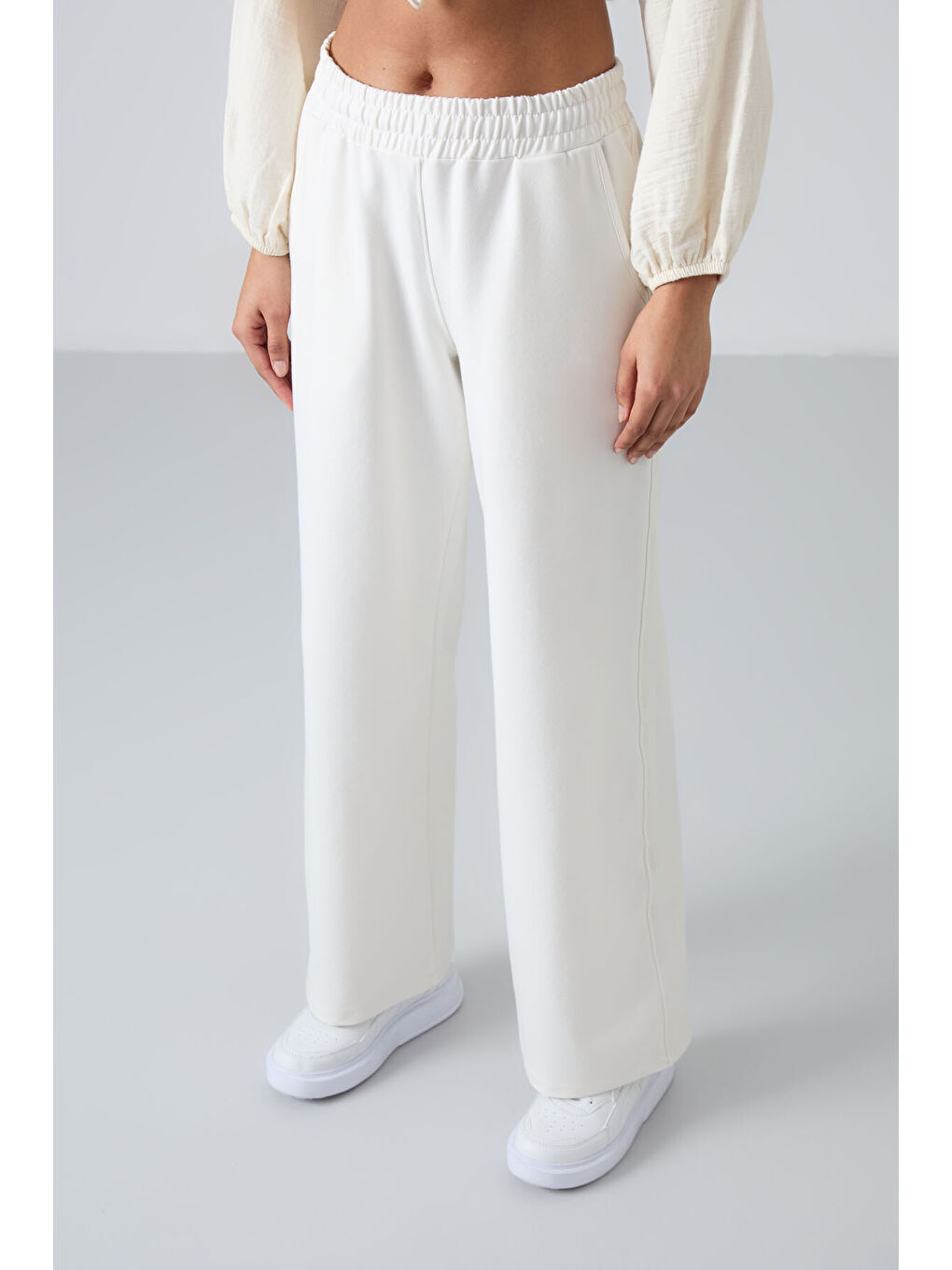 Ekru Yüksek Bel Cepli Rahat Form Geniş Paça Kadın Eşofman Alt - 94567-1