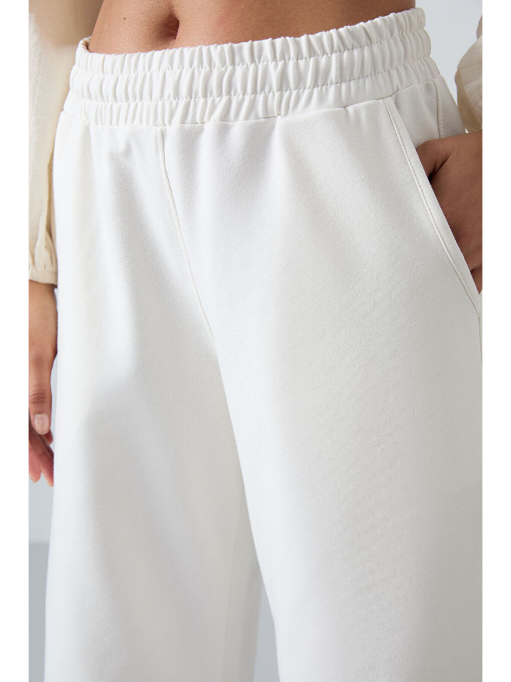 Ekru Yüksek Bel Cepli Rahat Form Geniş Paça Kadın Eşofman Alt - 94567-2