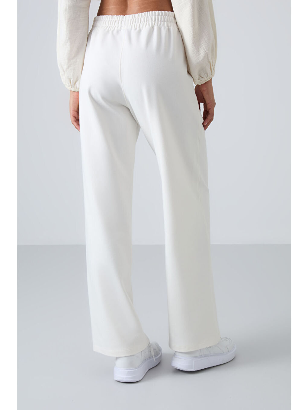 Ekru Yüksek Bel Cepli Rahat Form Geniş Paça Kadın Eşofman Alt - 94567-4