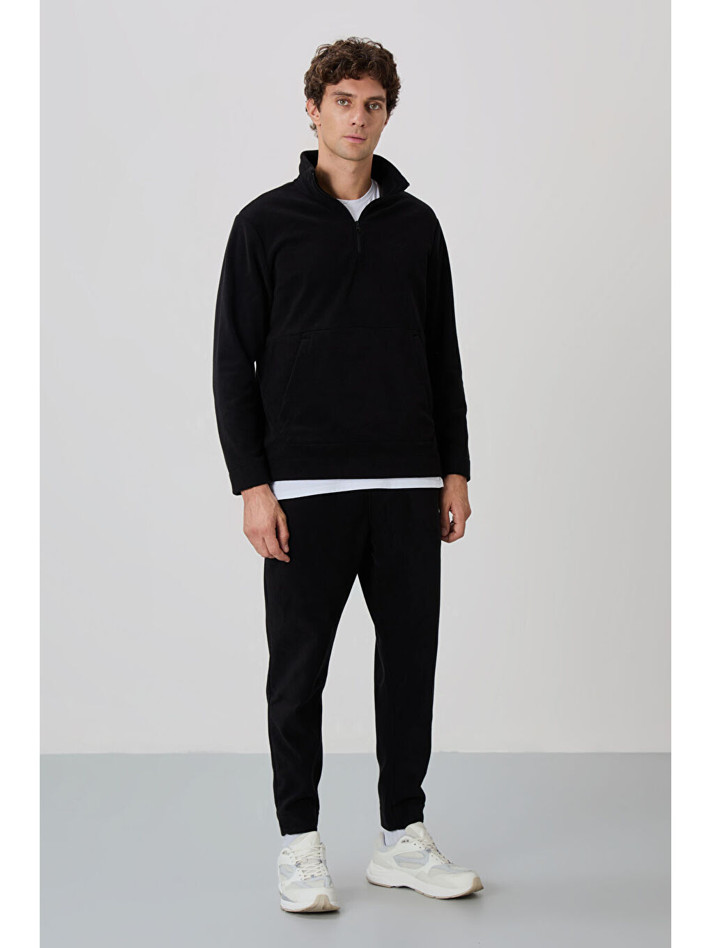 Siyah Yarım Fermuarlı Dik Yaka Kanguru Cep Detaylı Polar Erkek Eşofman Takım - 85226