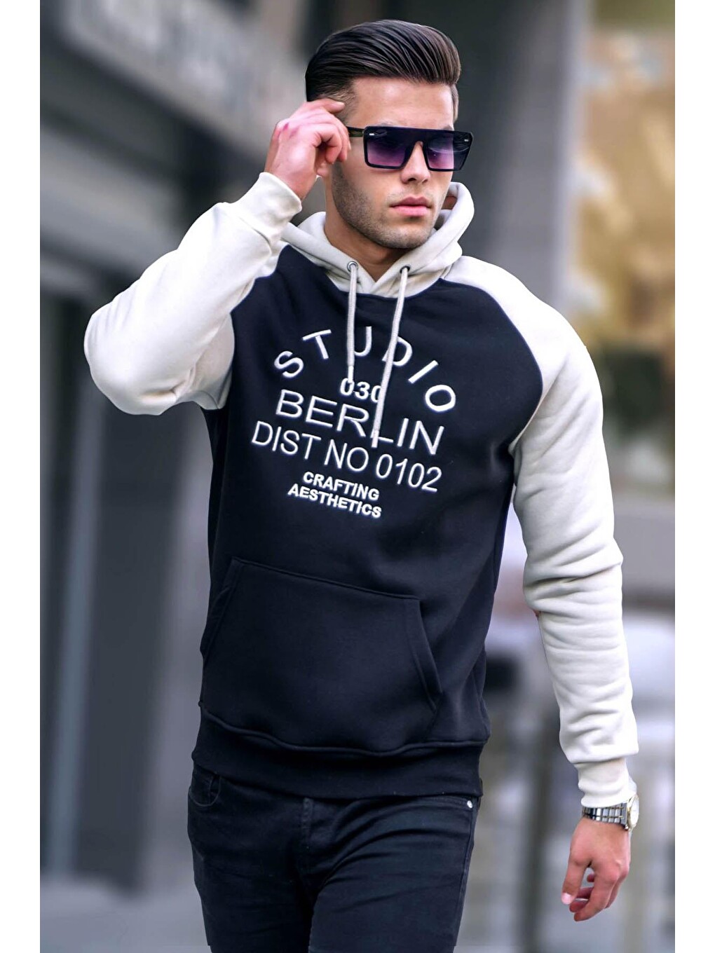 Siyah Nakışlı Kapüşonlu Sweatshirt 6011