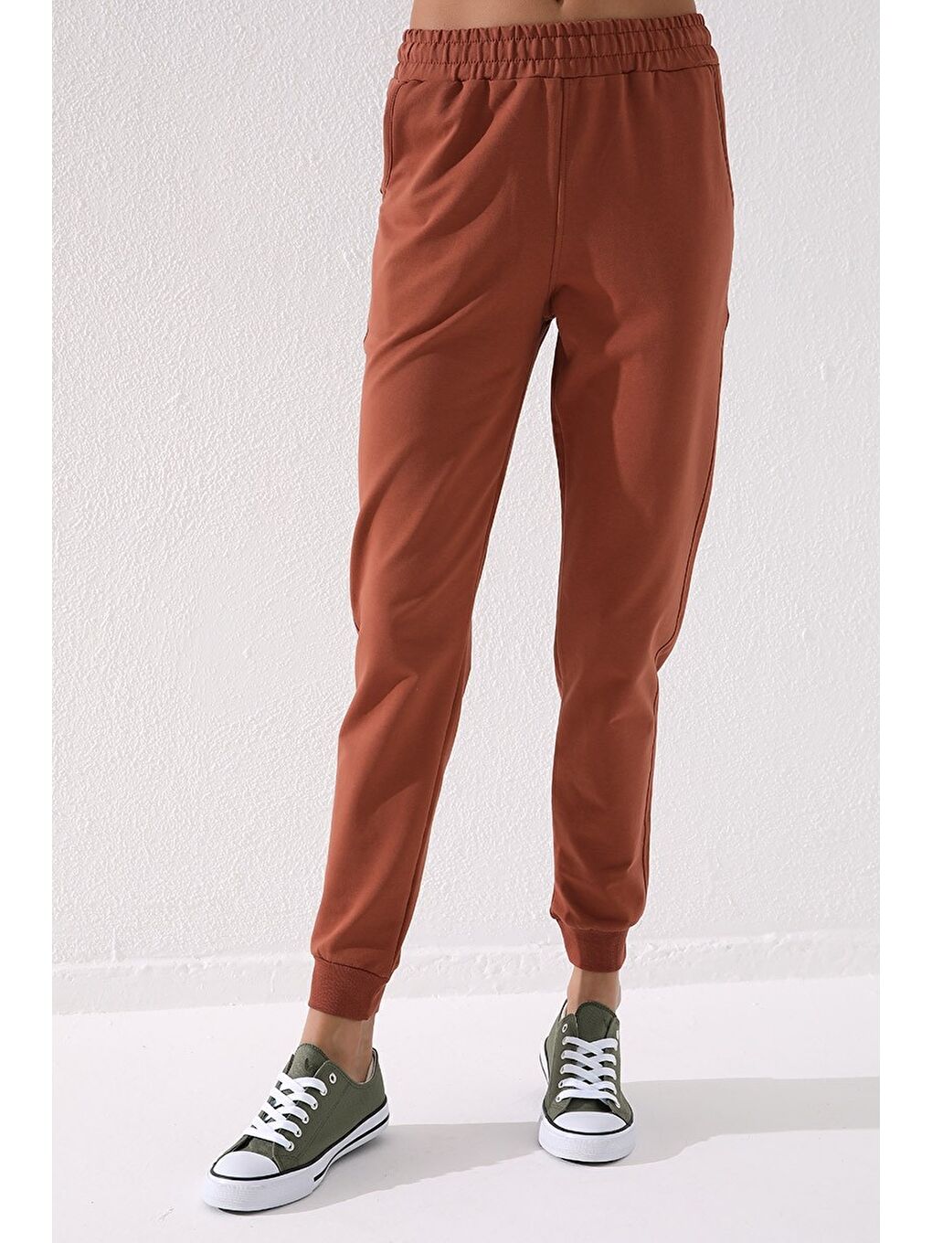 Kahverengi Tarçın Yüksek Bel Jogger Rahat Form Manşetli Kadın Eşofman Alt - 94561-1