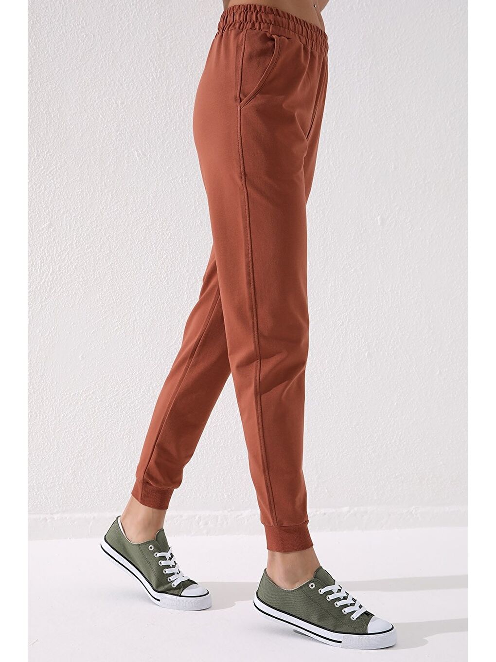 Kahverengi Tarçın Yüksek Bel Jogger Rahat Form Manşetli Kadın Eşofman Alt - 94561-4