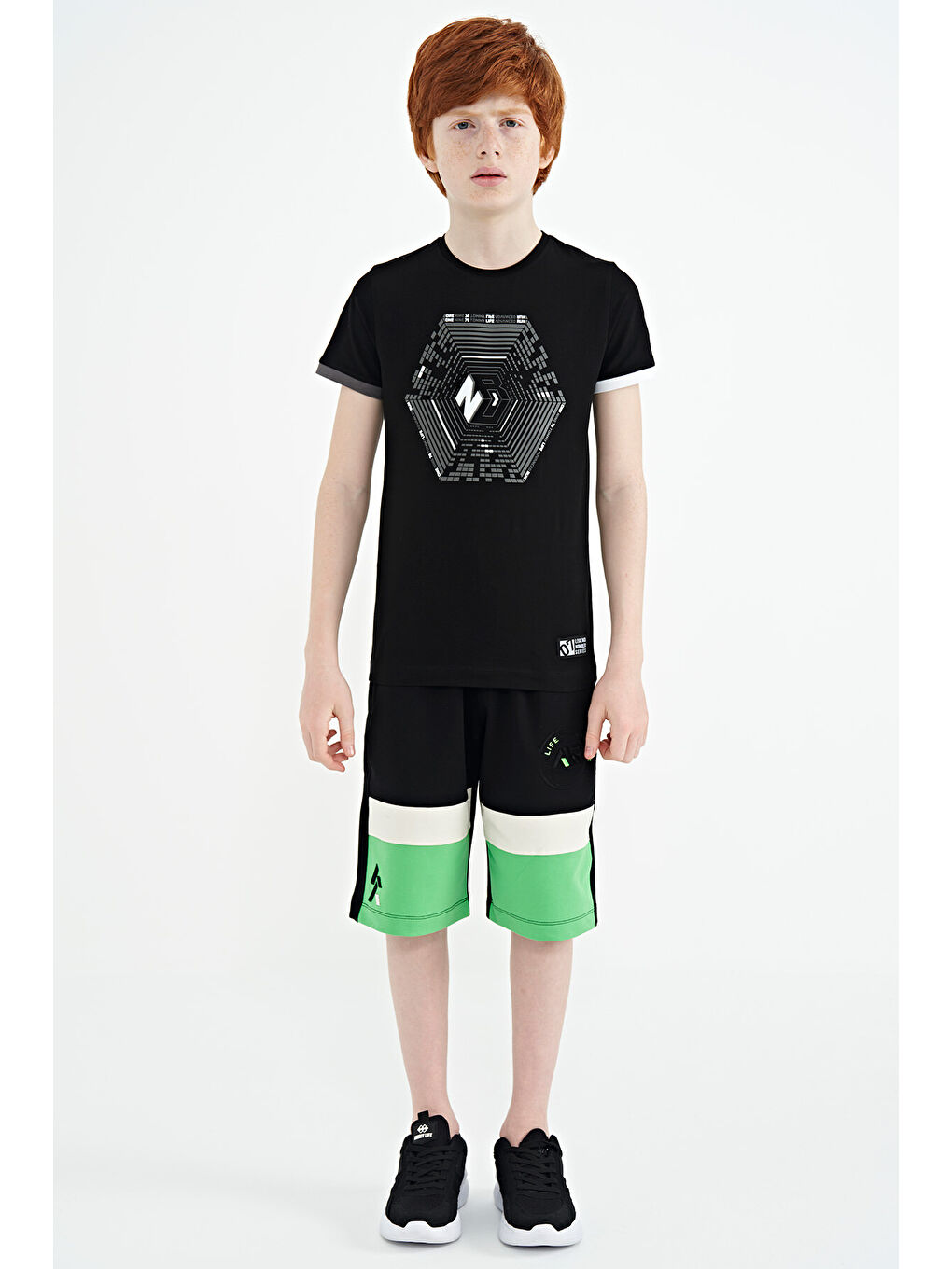 Siyah Renkli Baskılı Bağcıklı Nakış Detaylı Standart Kalıp Erkek Çocuk Şort - 11129