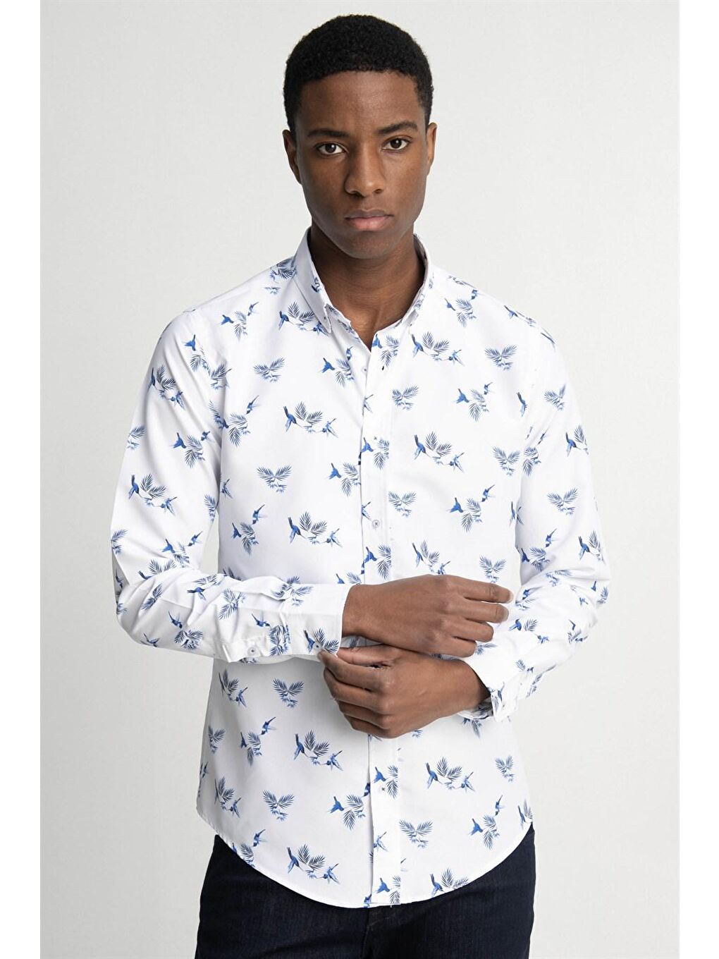 Beyaz Tudors Slim Fit Uzun Kol Baskılı Desenli Yaka Düğmeli Erkek Gömlek