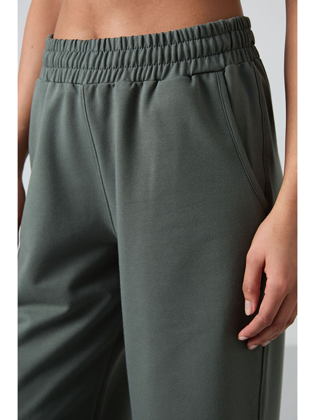 Haki Yüksek Bel Cepli Rahat Form Geniş Paça Kadın Eşofman Alt - 94567-4