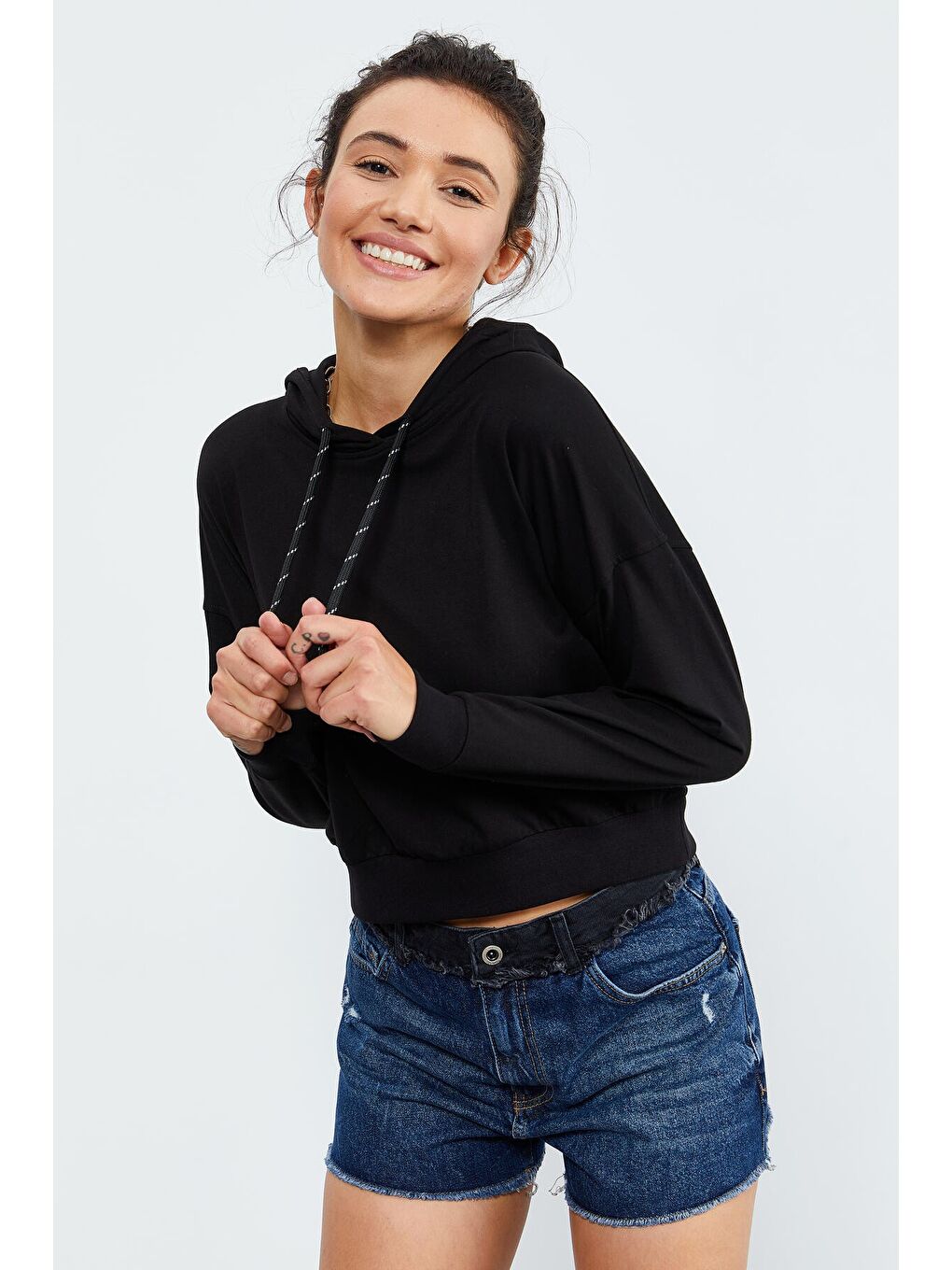 Siyah Uzun Kol Rahat Form Kapüşonlu Kadın Sweatshirt - 97115-2