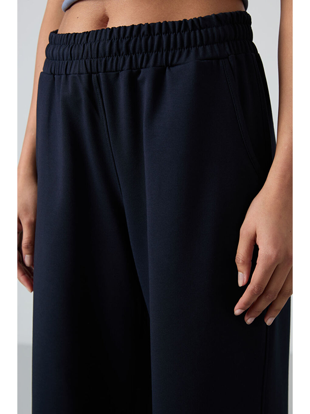 Lacivert Yüksek Bel Cepli Rahat Form Geniş Paça Kadın Eşofman Alt - 94567-2