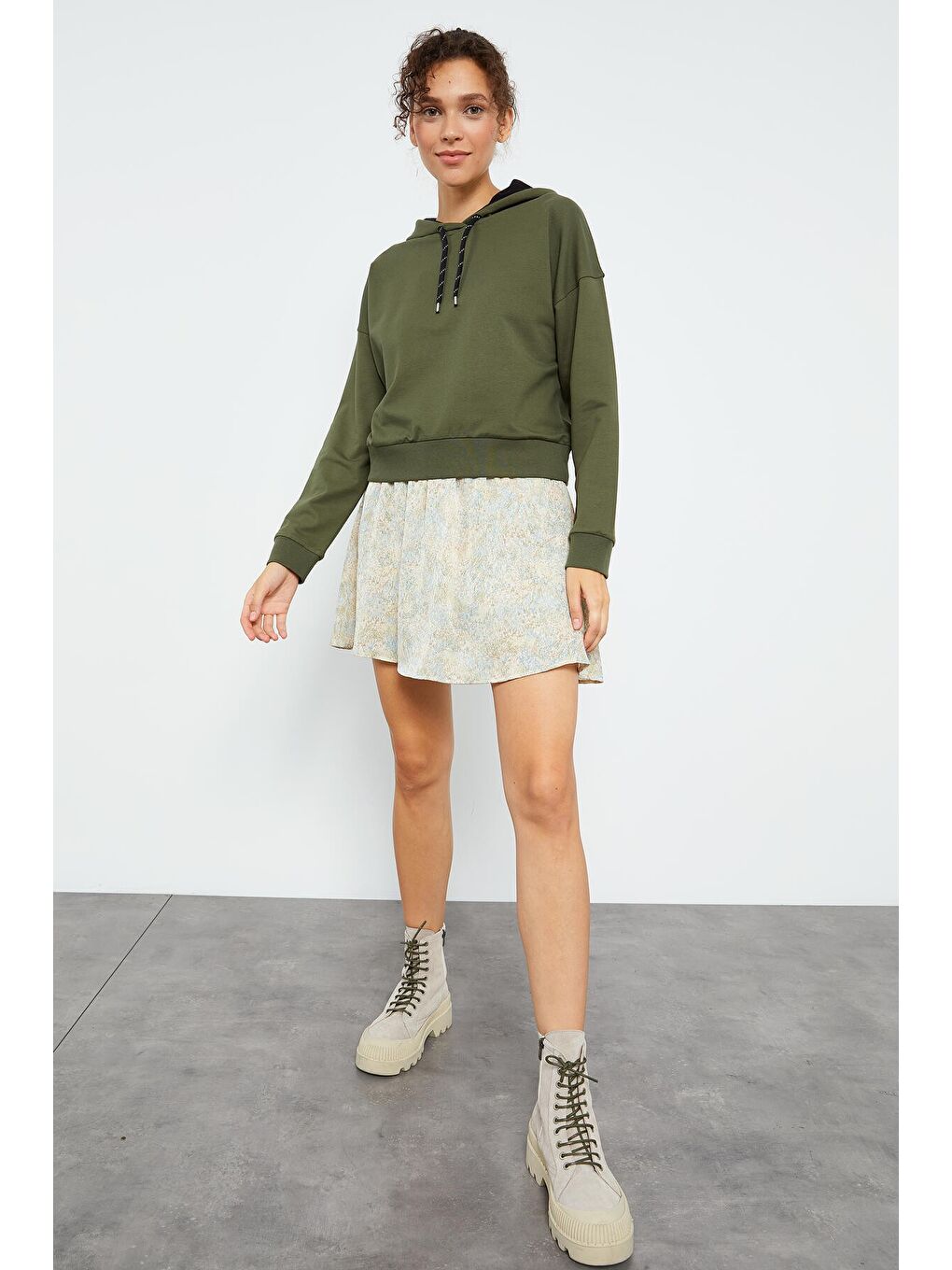 Haki Uzun Kol Rahat Form Kapüşonlu Kadın Sweatshirt - 97115-1