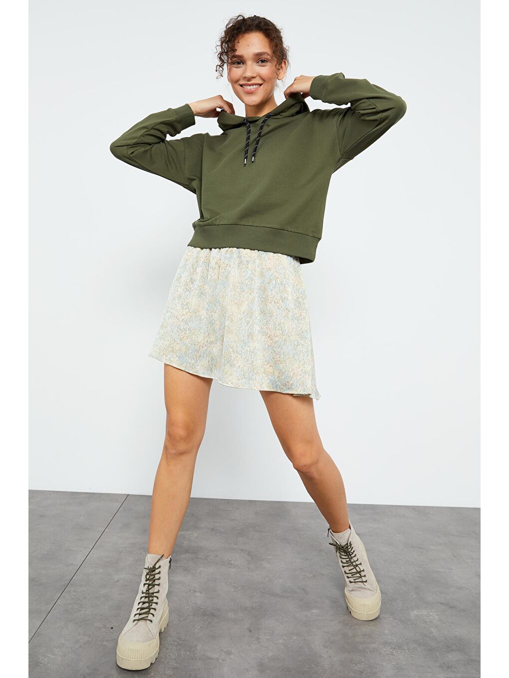 Haki Uzun Kol Rahat Form Kapüşonlu Kadın Sweatshirt - 97115-3