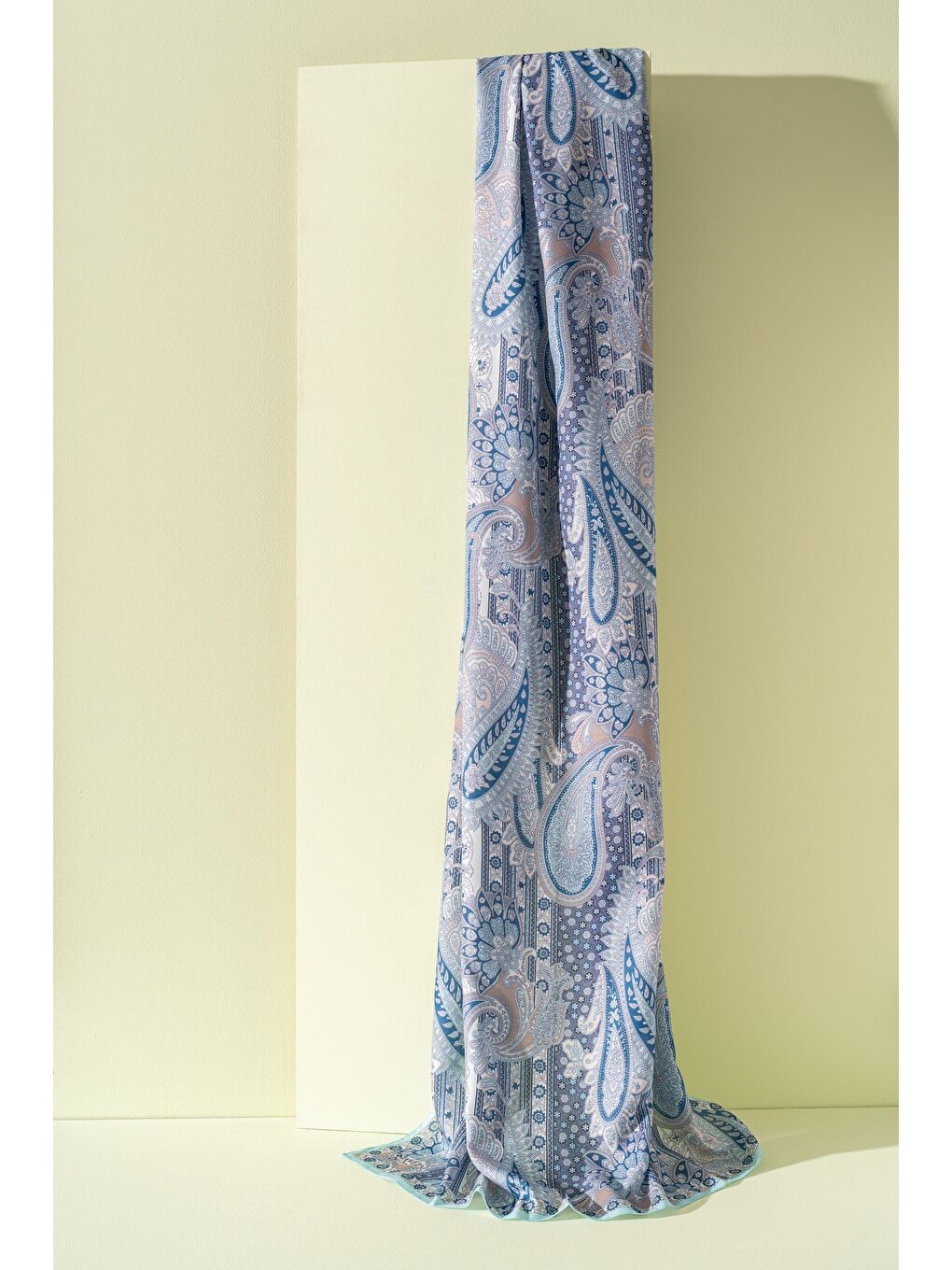 Turkuaz Kadın Etnik Desen Soft Şal Adessa