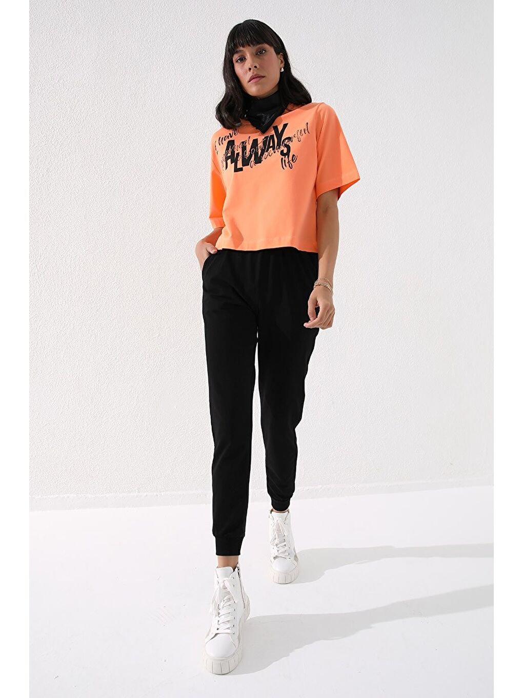 Siyah Yüksek Bel Jogger Rahat Form Manşetli Kadın Eşofman Alt - 94561