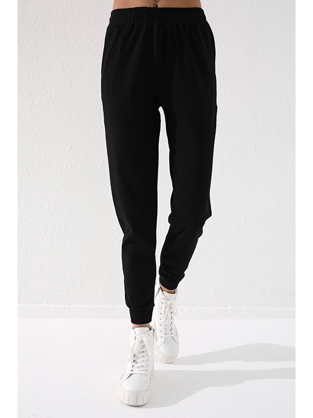 Siyah Yüksek Bel Jogger Rahat Form Manşetli Kadın Eşofman Alt - 94561-1