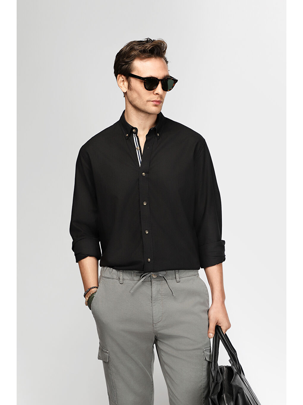 Siyah Uzun Kol Regular Fit Düğmeli Yaka Keten Görünümlü Spor Pamuk Gömlek-3