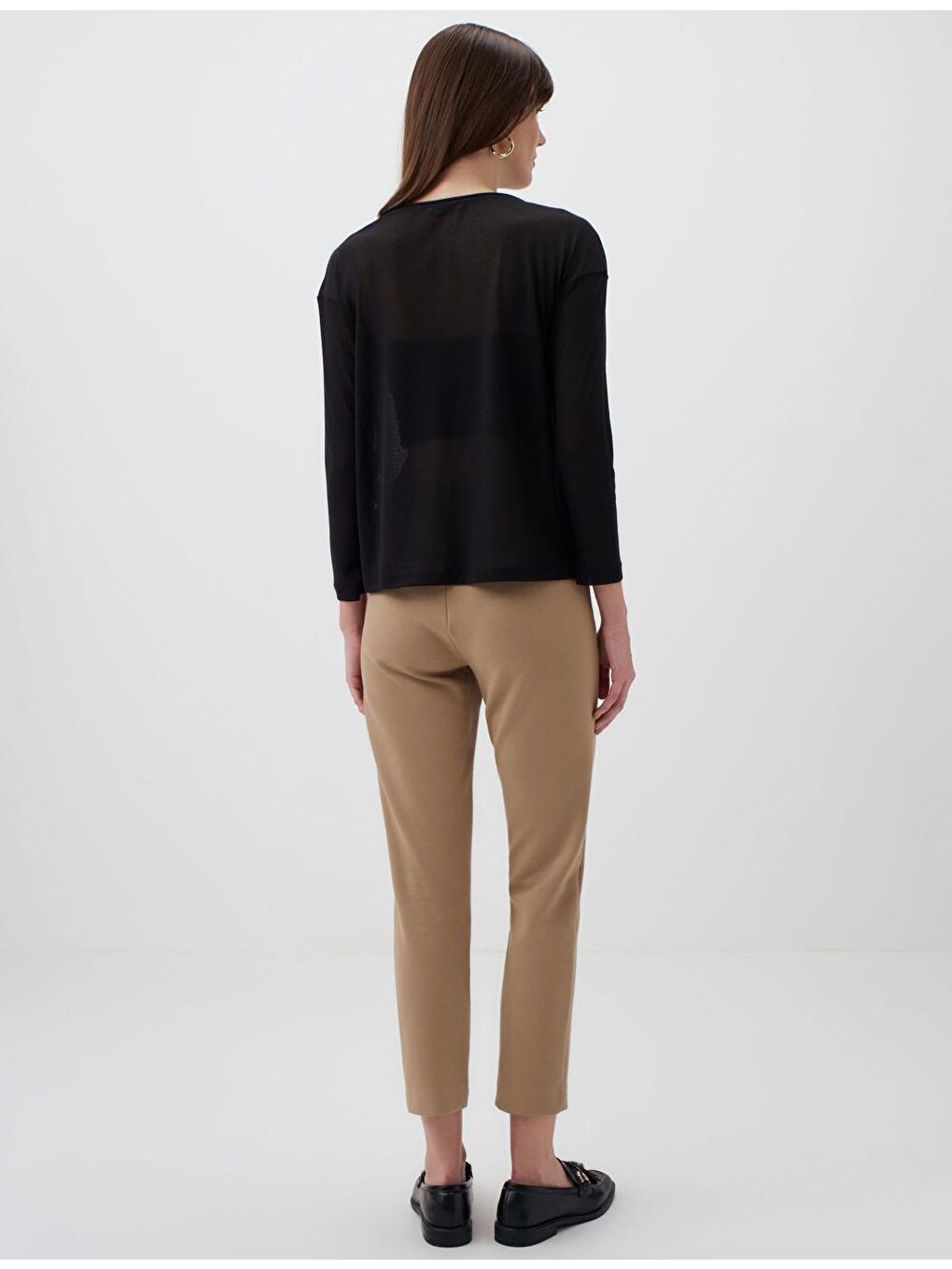 Siyah Yuvarlak Yaka Uzun Kollu Bluz-5