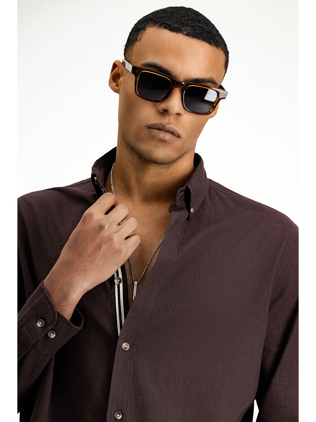 Kahverengi Uzun Kol Regular Fit Düğmeli Yaka Keten Görünümlü Spor Pamuk Gömlek-4