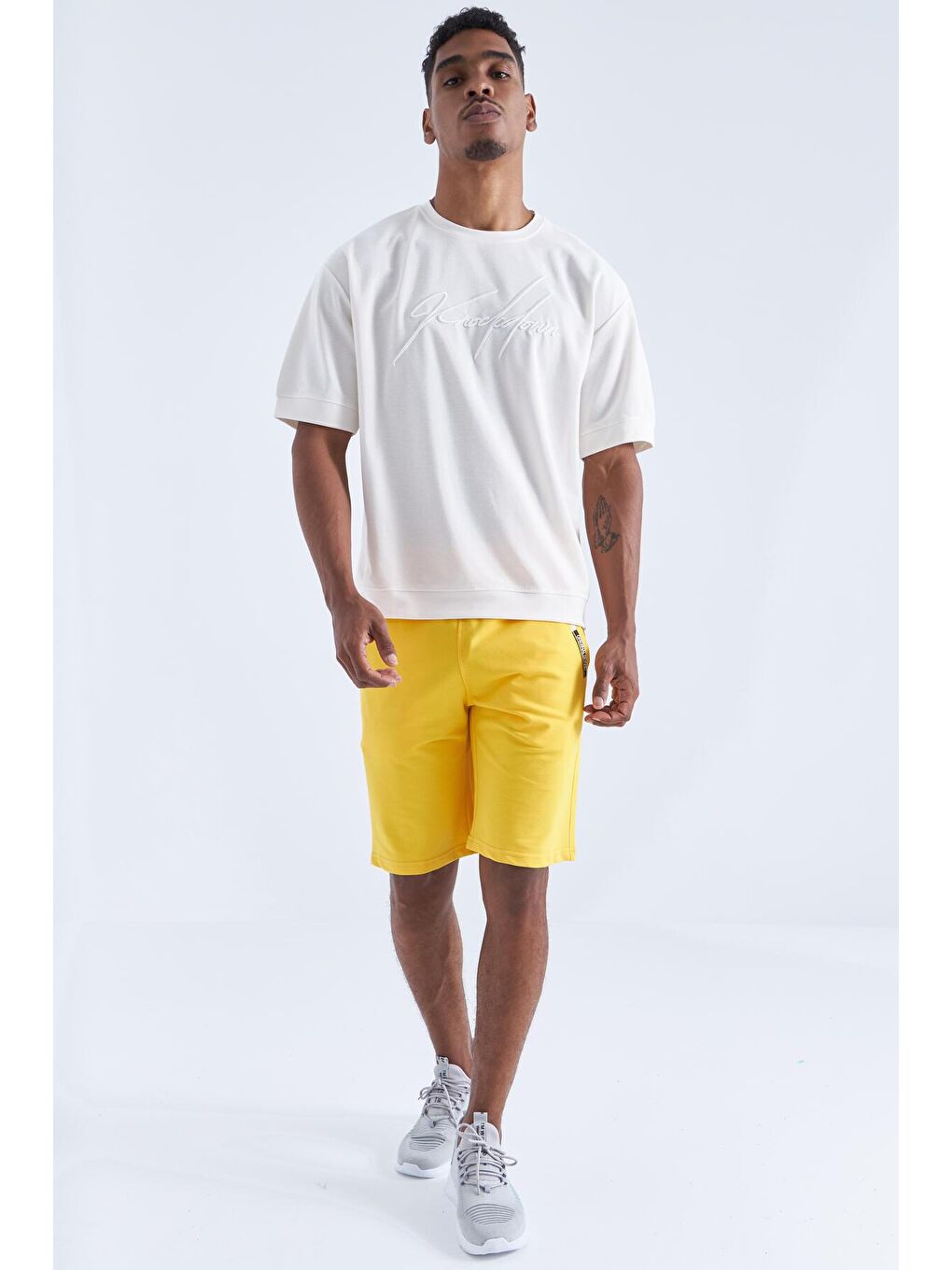 Sarı Fermuar Cep Detaylı Standart Kalıp Erkek Şort - 81135-2