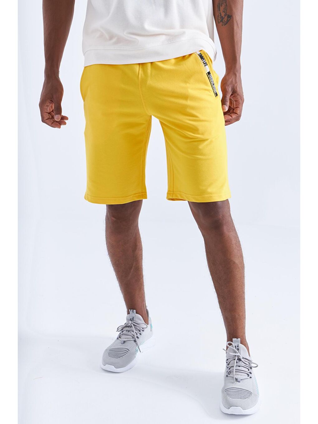 Sarı Fermuar Cep Detaylı Standart Kalıp Erkek Şort - 81135-3