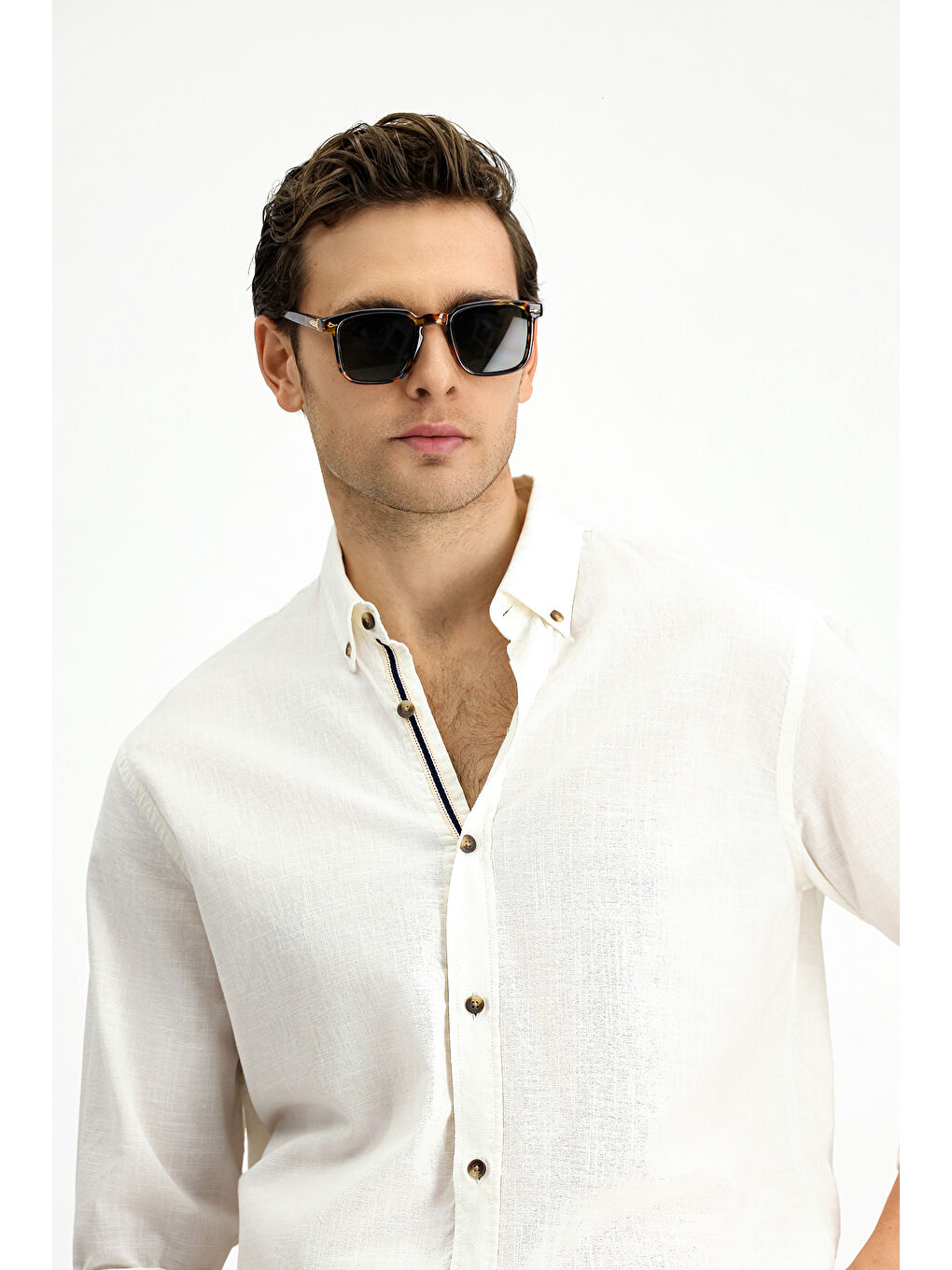 Beyaz Uzun Kol Regular Fit Düğmeli Yaka Keten Görünümlü Spor Pamuk Gömlek-2