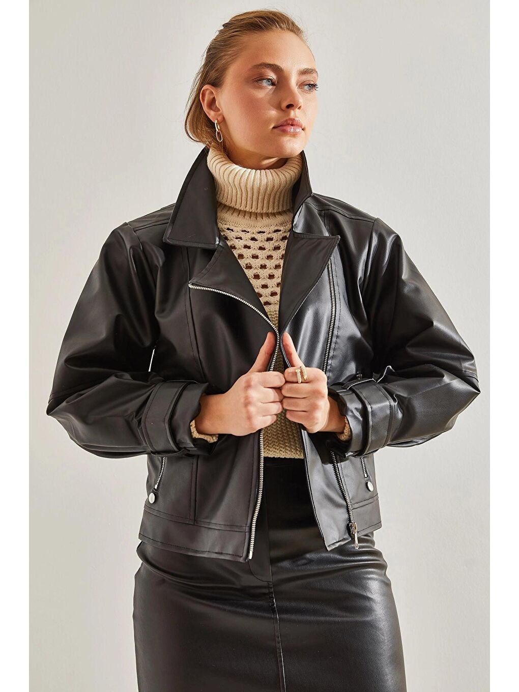 Siyah Kadın Kruvaze Yaka Balon Kol Suni Deri Ceket-2