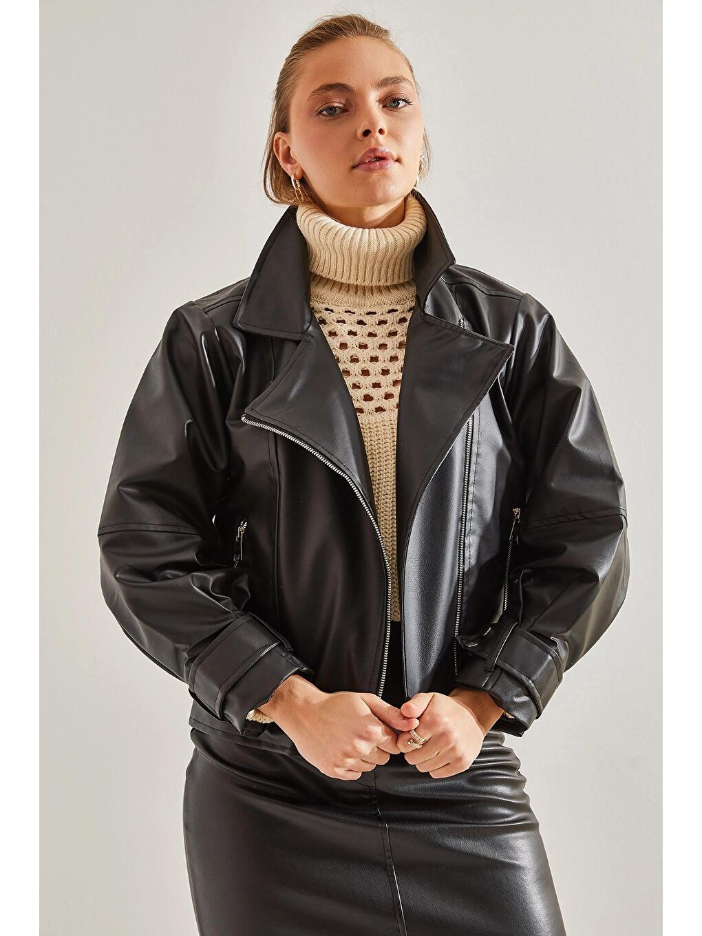 Siyah Kadın Kruvaze Yaka Balon Kol Suni Deri Ceket-3