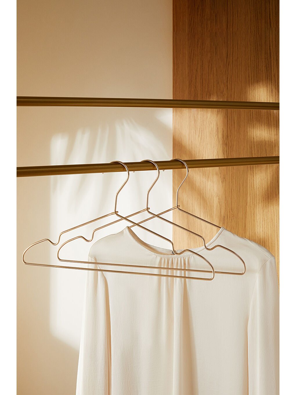 Sarı 3'lü Altın Renk Metal Giysi Askısı 22 x 41 x 0.4 cm