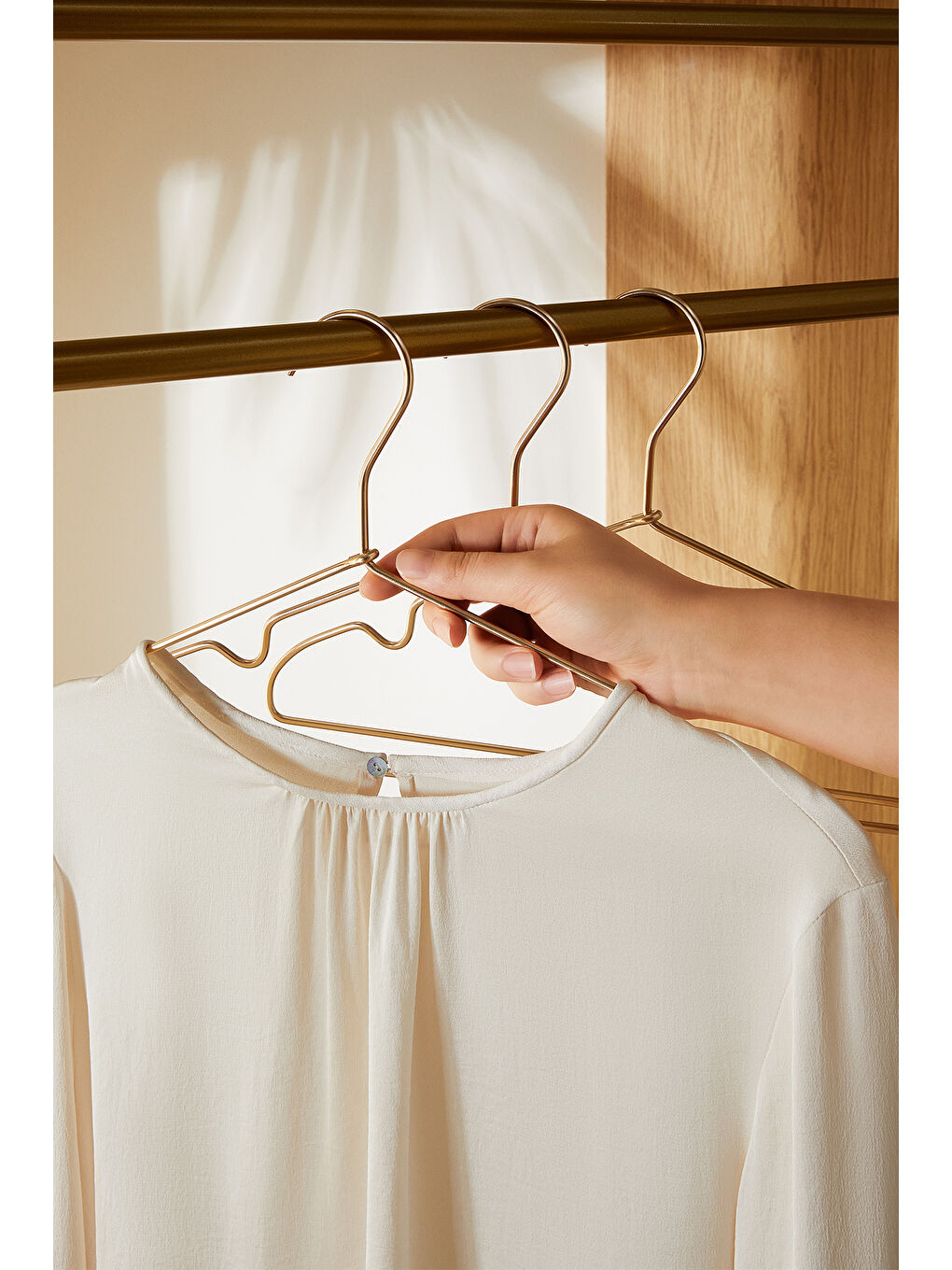 Sarı 3'lü Altın Renk Metal Giysi Askısı 22 x 41 x 0.4 cm-1